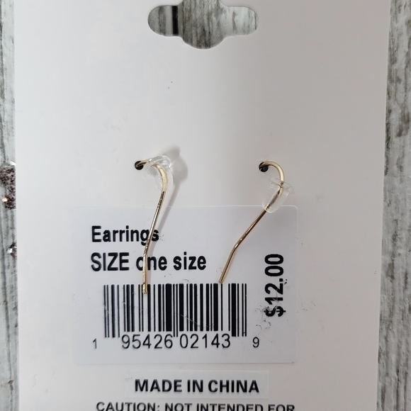 Reindeer Holiday Earrings - Picture 5 of 8